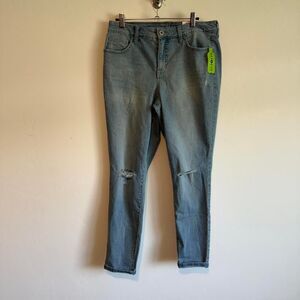 NWT Style and Co. size 10 Light wash distressed denim skinny jeans